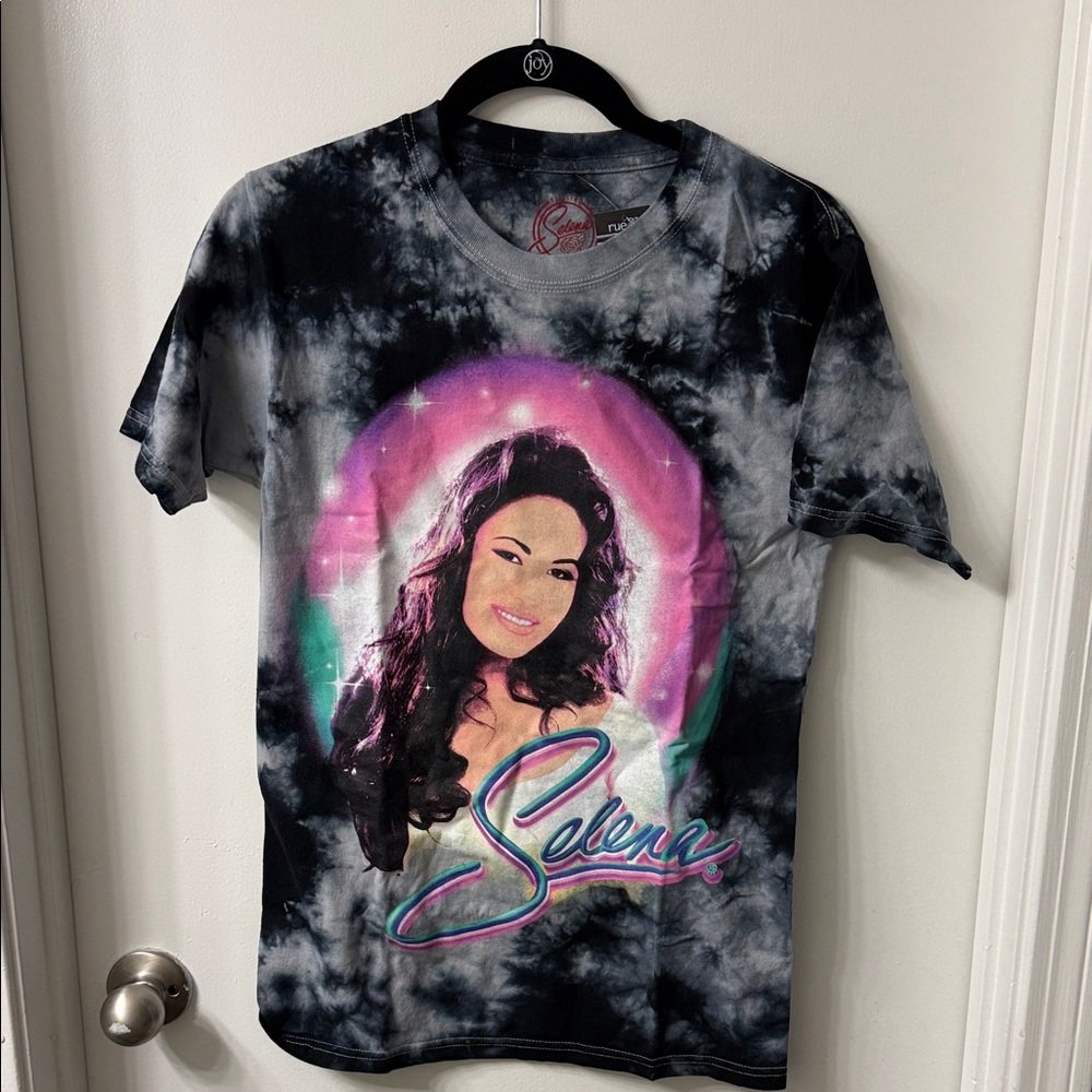 Selena Graphic Tie-Dye T-Shirt in Black and Gray
